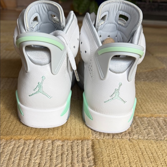Air Jordan Retro 6 Mint Foam (M6.5/W8) - Picture 6 of 6